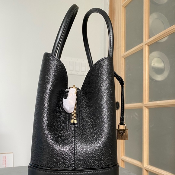 📌SOLD MICHAEL KORS Black Satchel - Picture 12 of 15